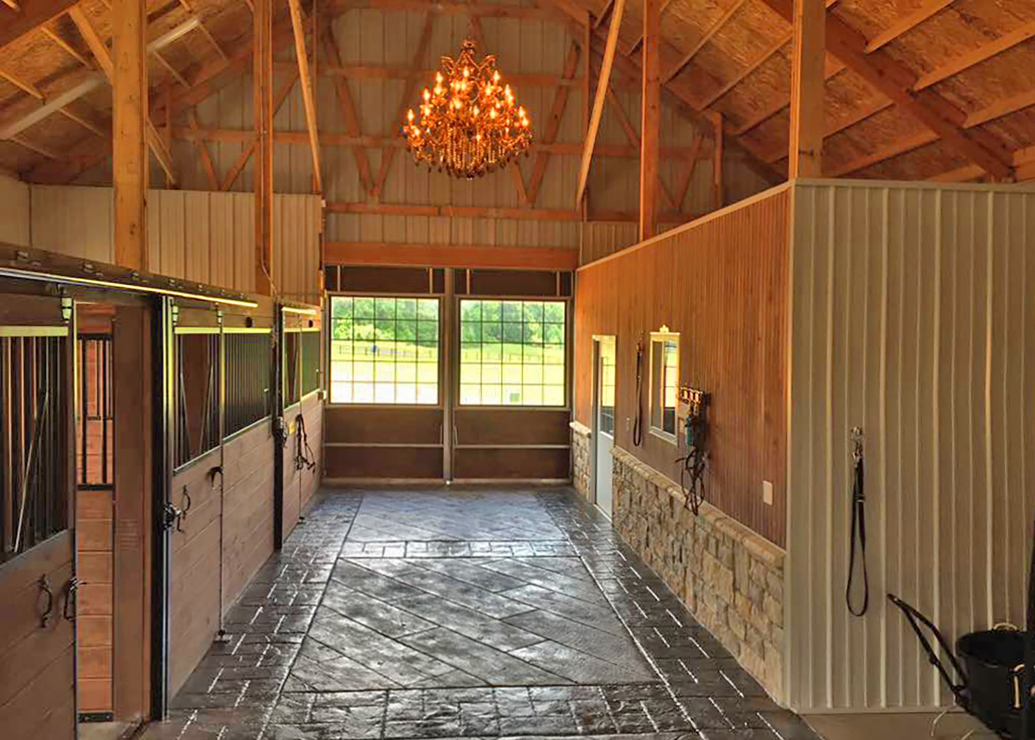 https://adpolebuildings.com/sites/adpolebuildings.com/assets/images/Equine_Buildings/Home_Utility.jpg